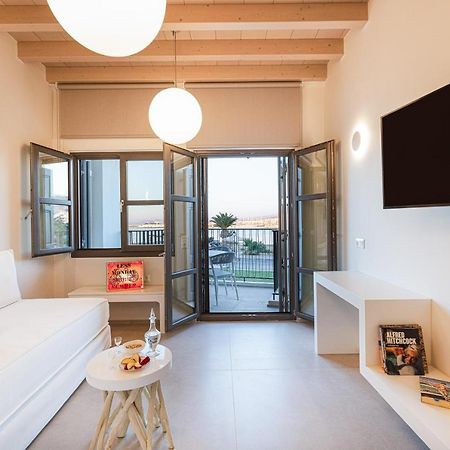 העיירה רתימנו V77 Seafront Suites מראה חיצוני תמונה